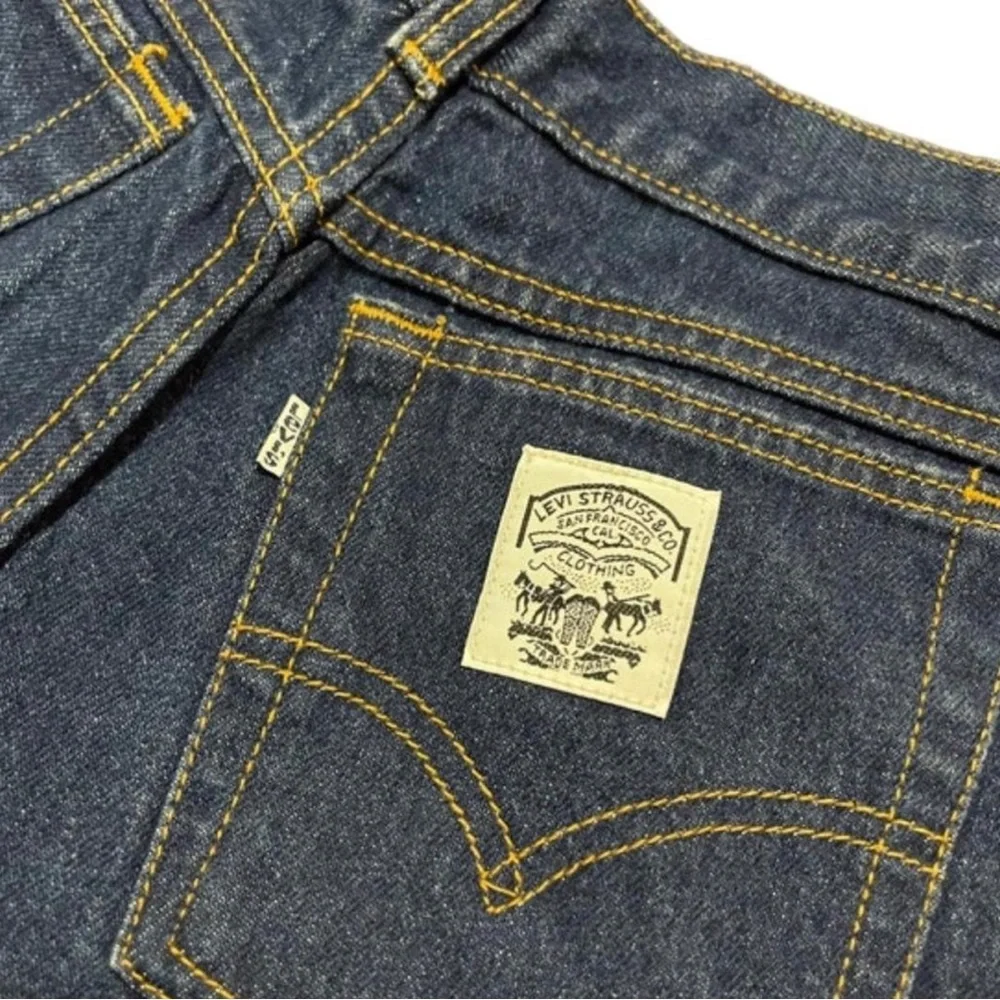 Vintage 1980s Levi’s Women’s Dark Wash Denim Jeans Deadstock USA 26x32 - Picture 3 of 3